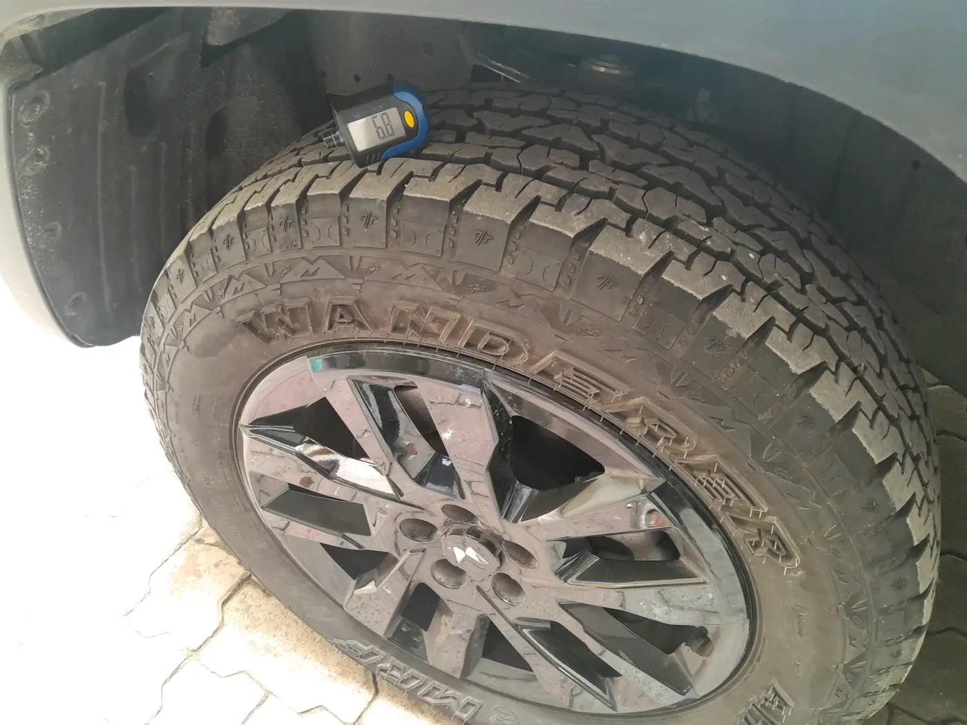 2026 Mahindra Thar Roxx Star Edition Diesel MT, Diesel, Manual, 8,011 km, tyre