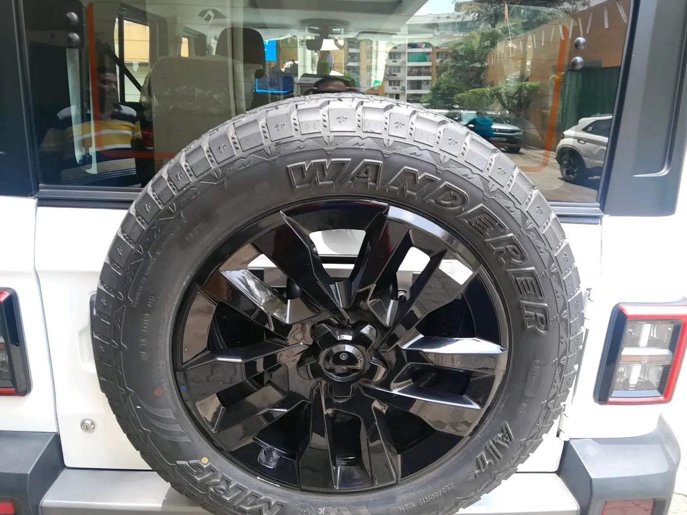 2026 Mahindra Thar Roxx Star Edition Diesel MT, Diesel, Manual, 8,011 km, tyre