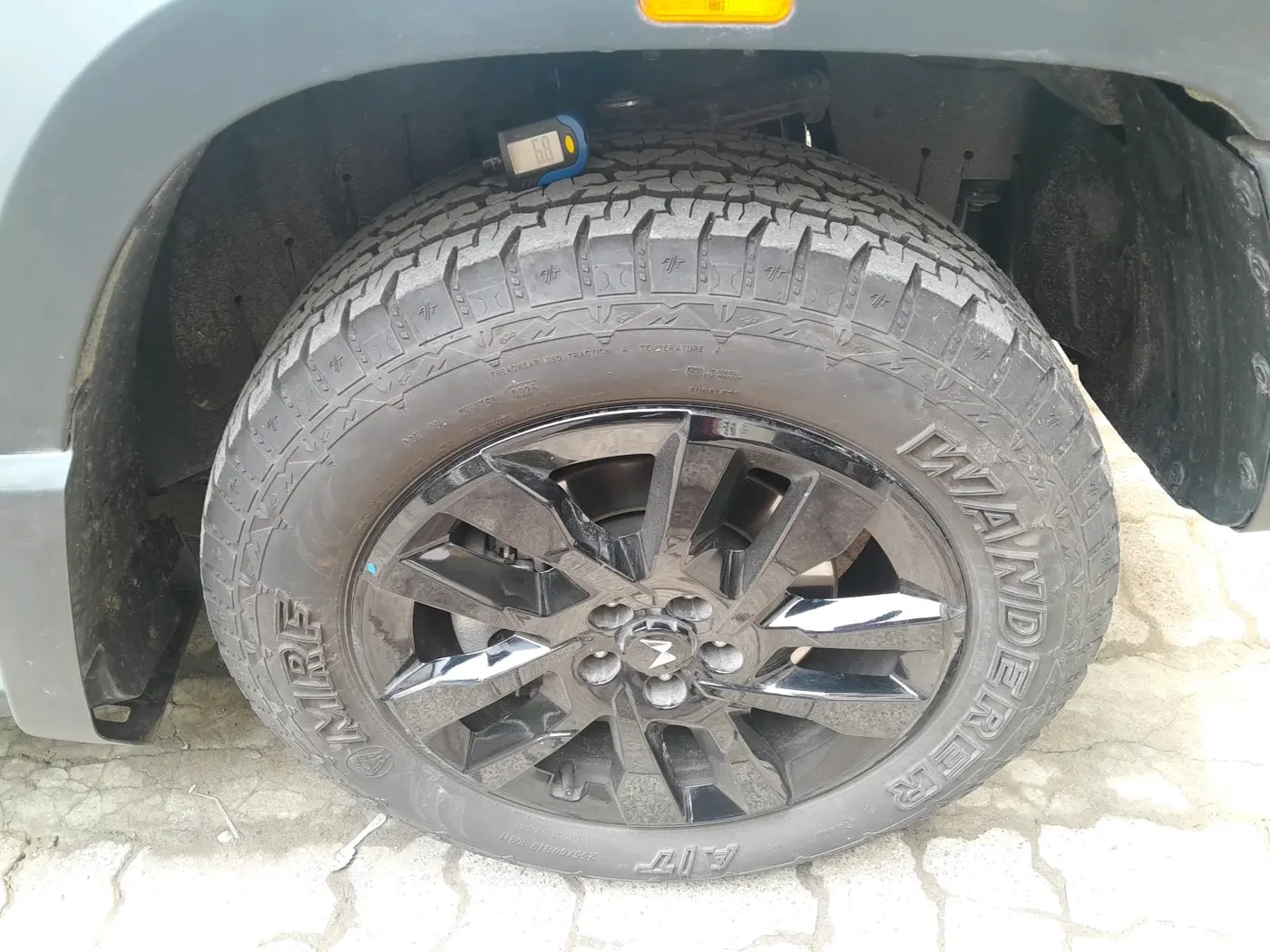 2026 Mahindra Thar Roxx Star Edition Diesel MT, Diesel, Manual, 8,011 km, tyre