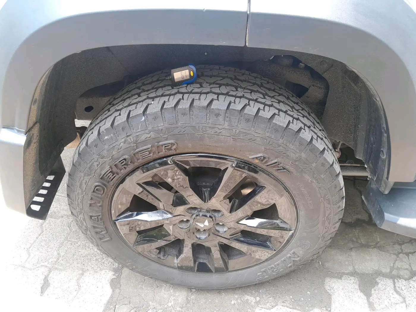 2026 Mahindra Thar Roxx Star Edition Diesel MT, Diesel, Manual, 8,011 km, tyre