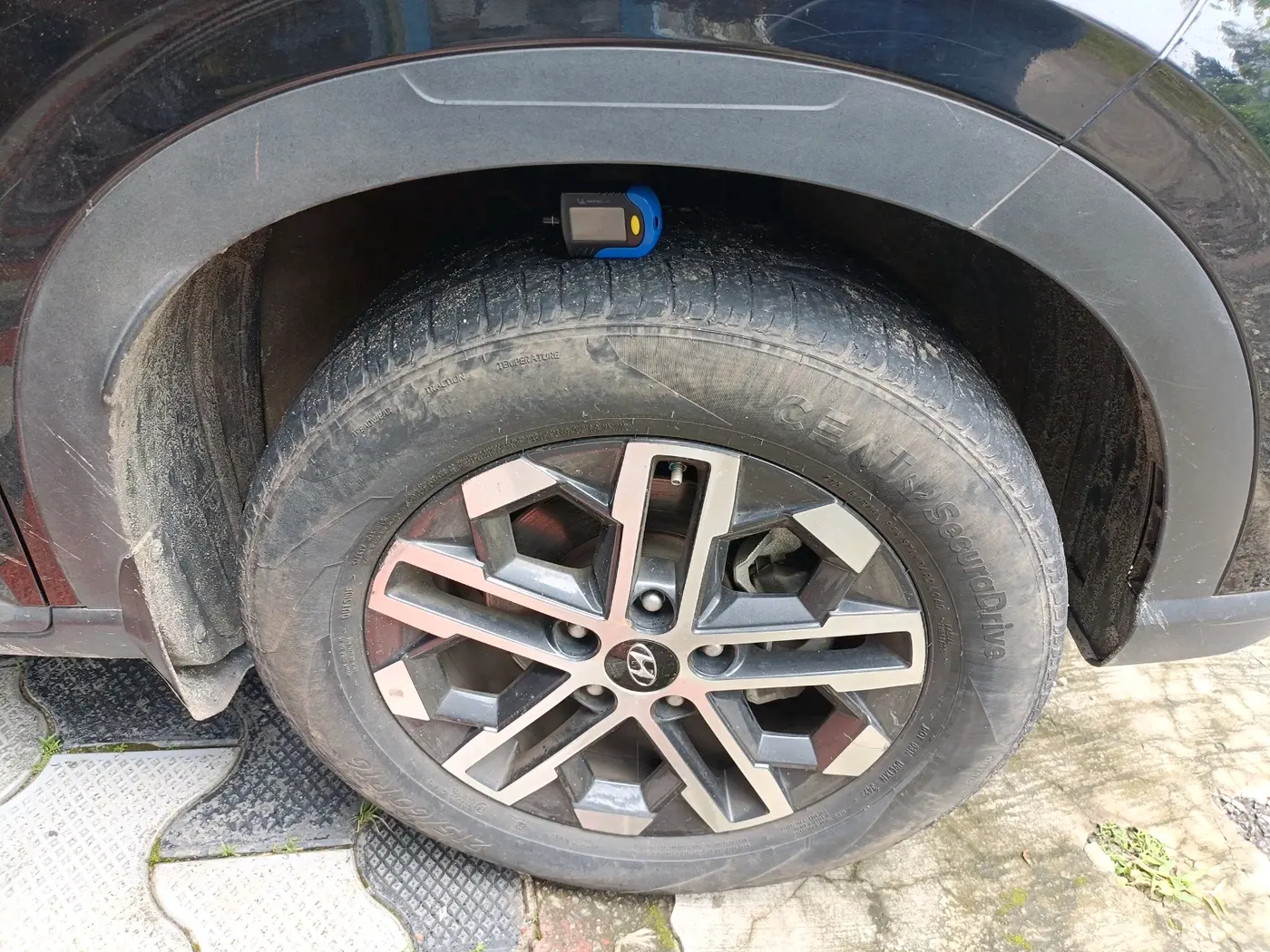 2023 Hyundai VENUE SX (O) MT 1.0 Turbo, Petrol, Manual, 27,188 km, tyre