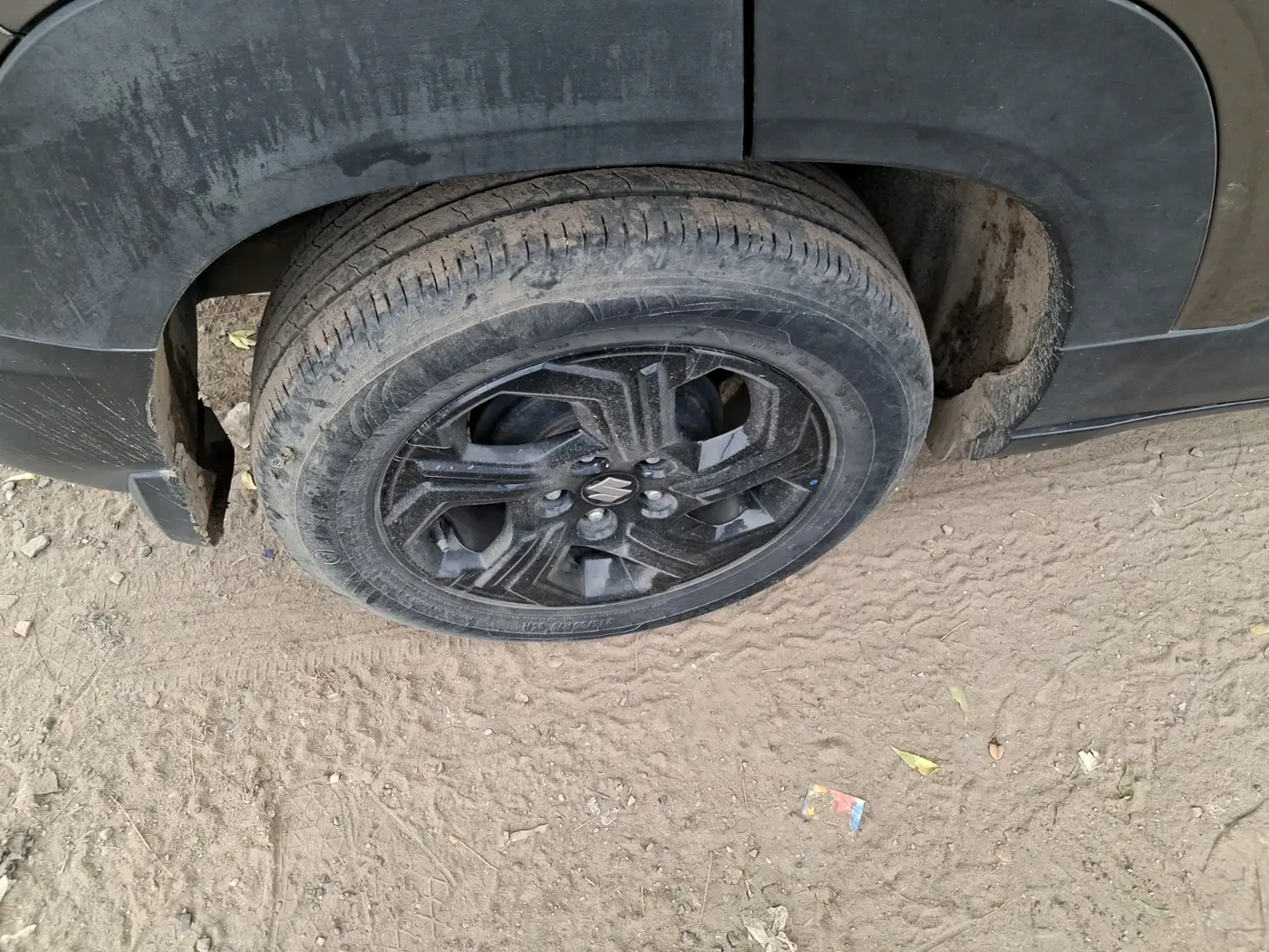 2023 Maruti BREZZA ZXI AT SMART HYBRID, Petrol, Automatic, 47,301 km, tyre