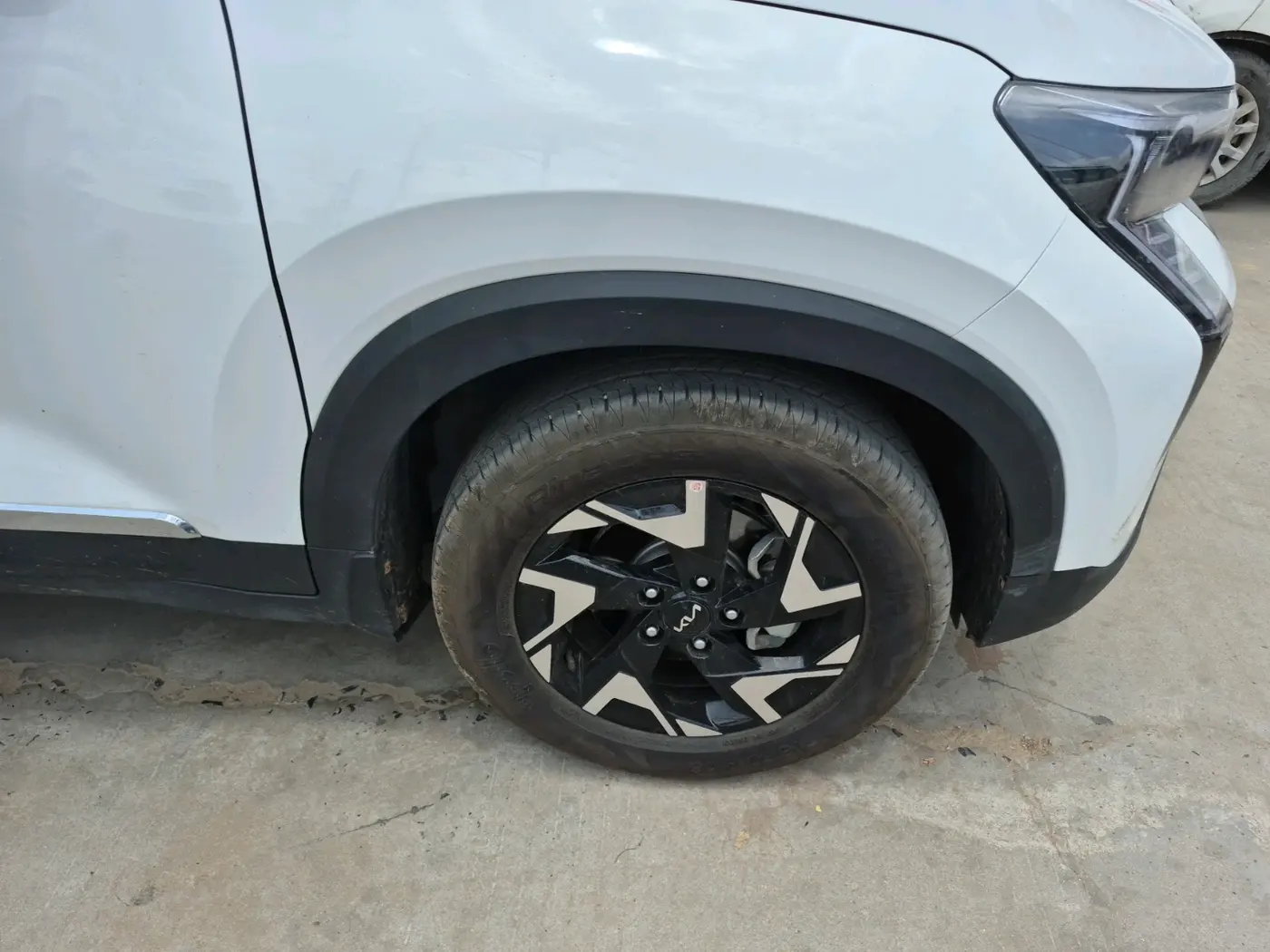 2026 KIA SONET HTK PLUS 1.5 DIESEL MT, Diesel, Manual, 3,067 km, tyre
