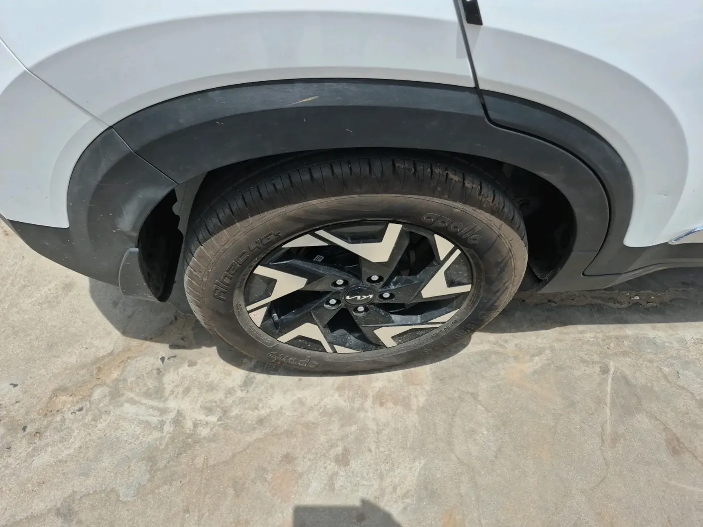 2026 KIA SONET HTK PLUS 1.5 DIESEL MT, Diesel, Manual, 3,067 km, tyre