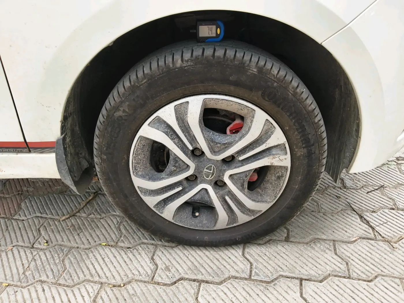 2019 Tata Tiago XZA PETROL, Petrol, Automatic, 30,690 km, tyre