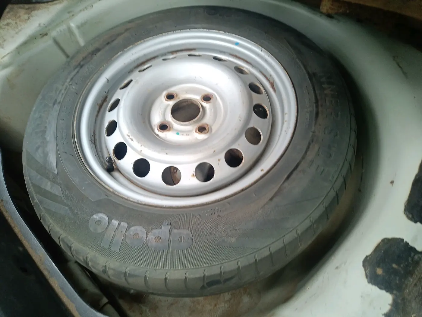 2014 Maruti Swift Dzire VDI, Diesel, Manual, 1,72,093 km, tyre