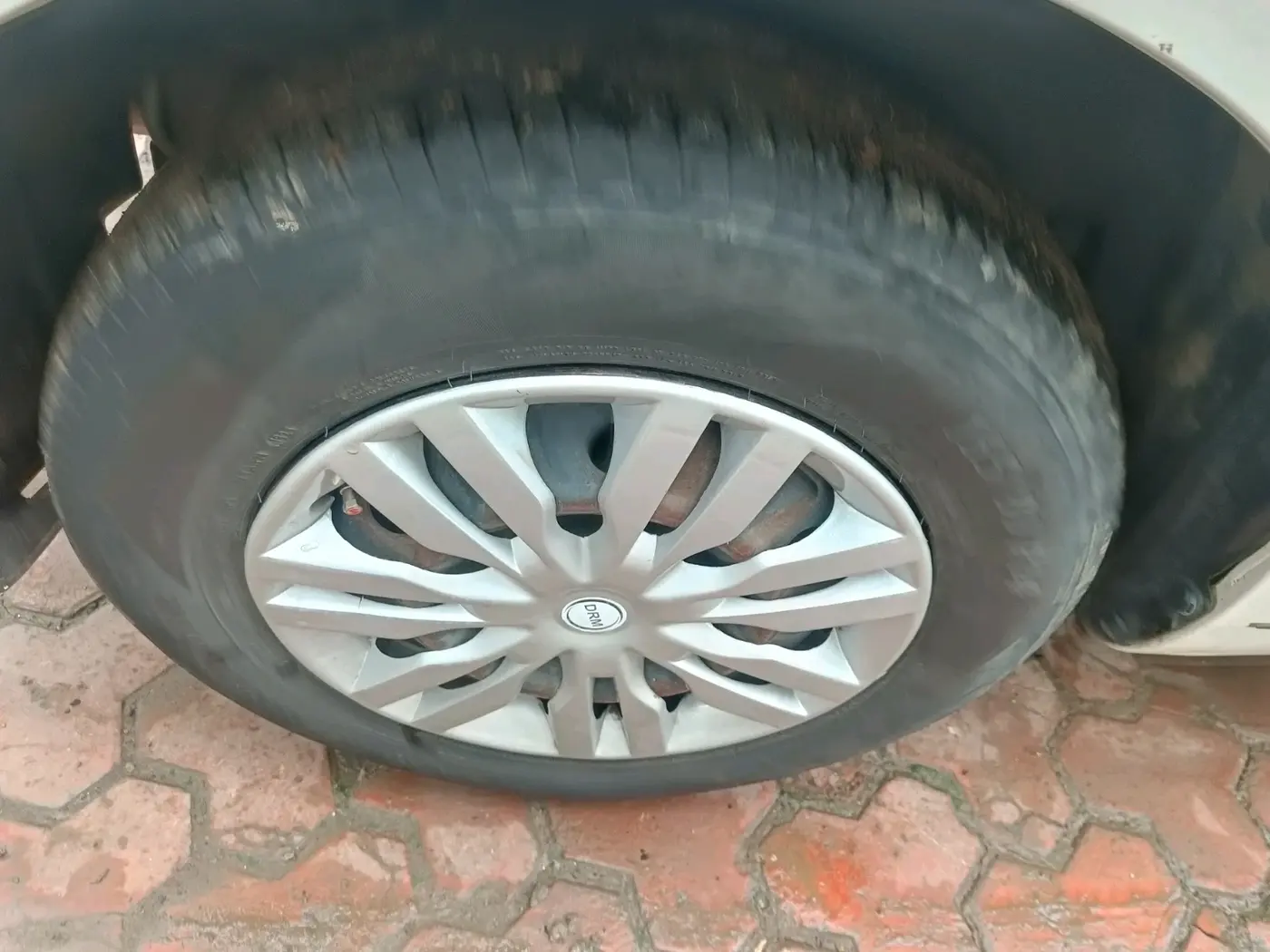2014 Maruti Swift Dzire VDI, Diesel, Manual, 1,72,093 km, tyre