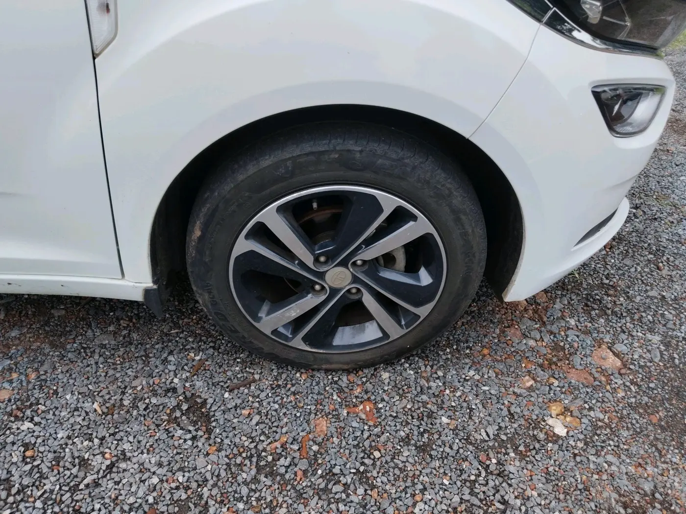 2023 Tata ALTROZ XZ DIESEL, Diesel, Manual, 33,090 km, tyre