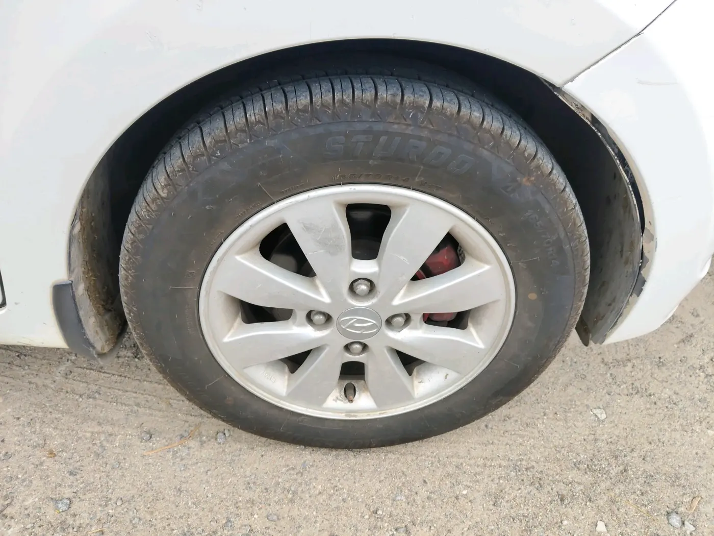 2016 Hyundai Xcent SX 1.2, CNG, Manual, 1,32,936 km, tyre