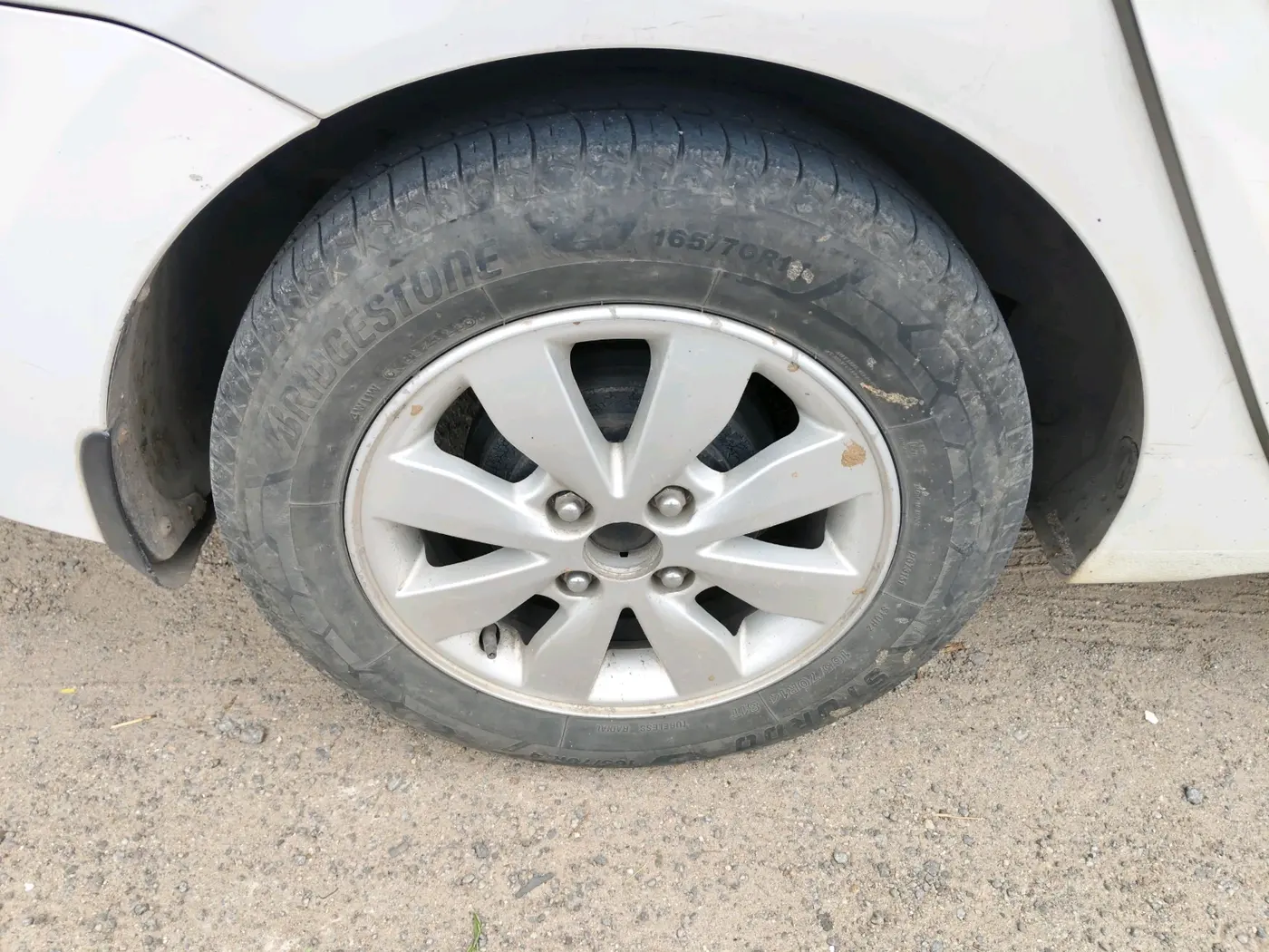 2016 Hyundai Xcent SX 1.2, CNG, Manual, 1,32,936 km, tyre