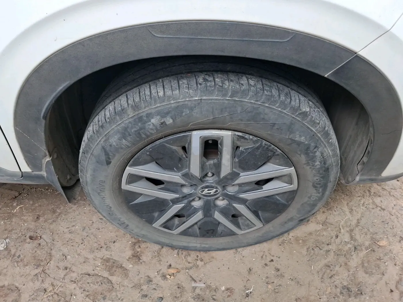 2022 Hyundai VENUE SX 1.5 CRDI, Diesel, Manual, 89,781 km, tyre