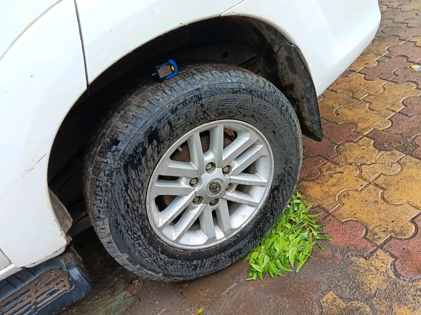 2014 Toyota Fortuner 3.0 4X2 MT, Diesel, Manual, 1,21,377 km, tyre