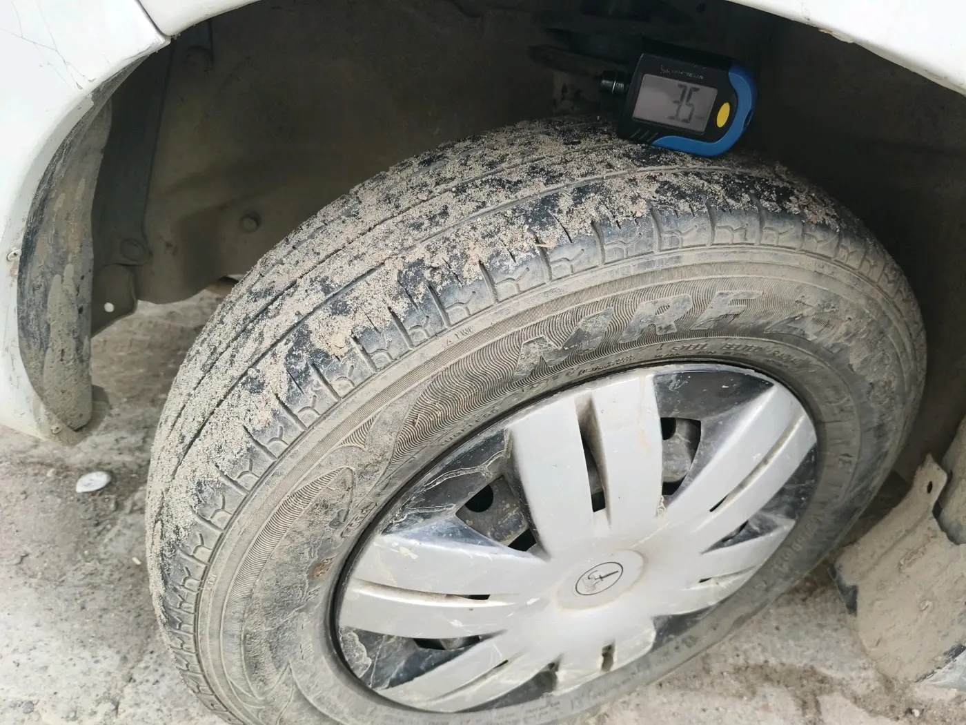 2013 Maruti Alto 800 LXI, CNG, Manual, 1,19,386 km, tyre