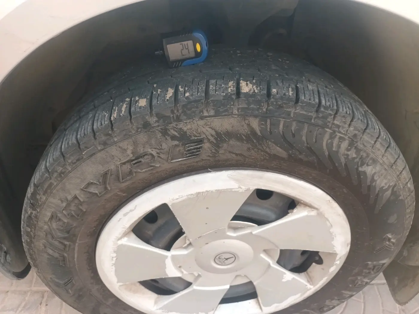 2016 Mahindra XUV500 W4 1.99, Diesel, Manual, 1,08,531 km, tyre
