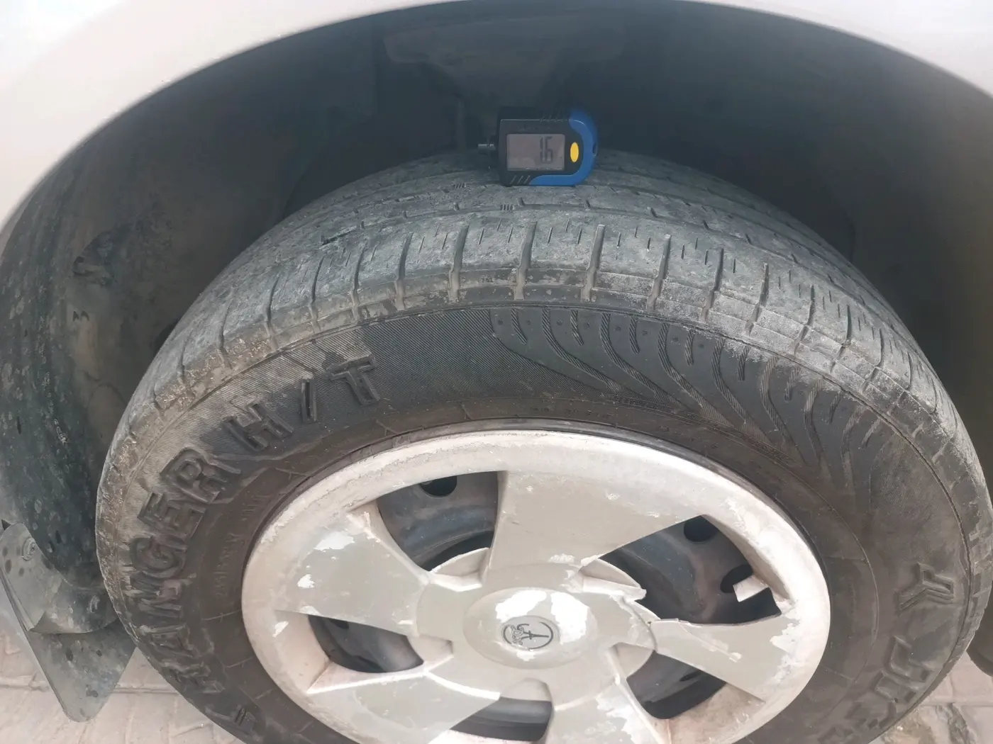 2016 Mahindra XUV500 W4 1.99, Diesel, Manual, 1,08,531 km, tyre