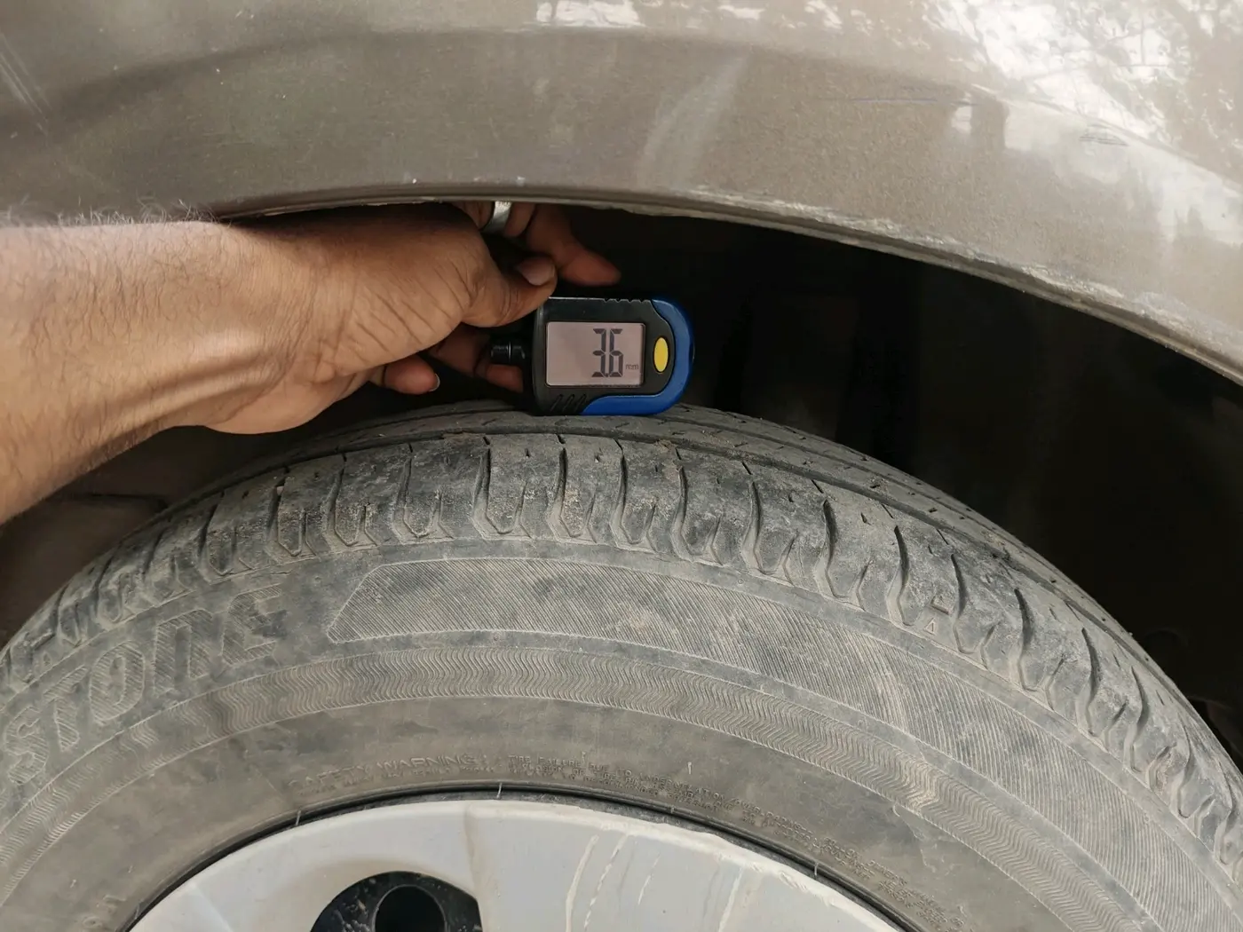 2011 Maruti Ritz VXI, CNG, Manual, 1,07,700 km, tyre