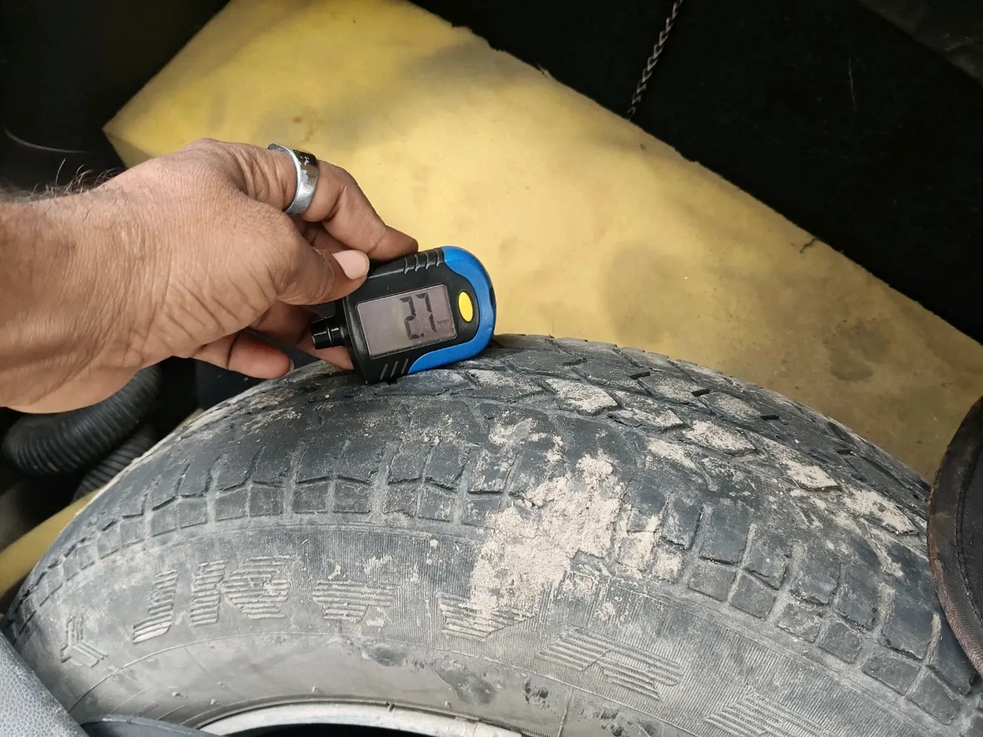 2011 Maruti Ritz VXI, CNG, Manual, 1,07,700 km, tyre