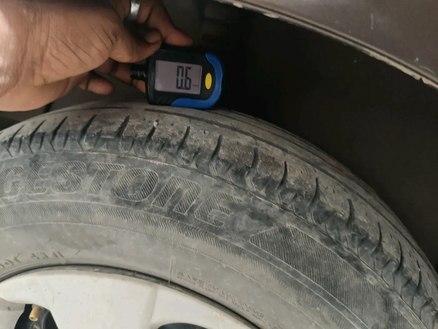 2011 Maruti Ritz VXI, CNG, Manual, 1,07,700 km, tyre