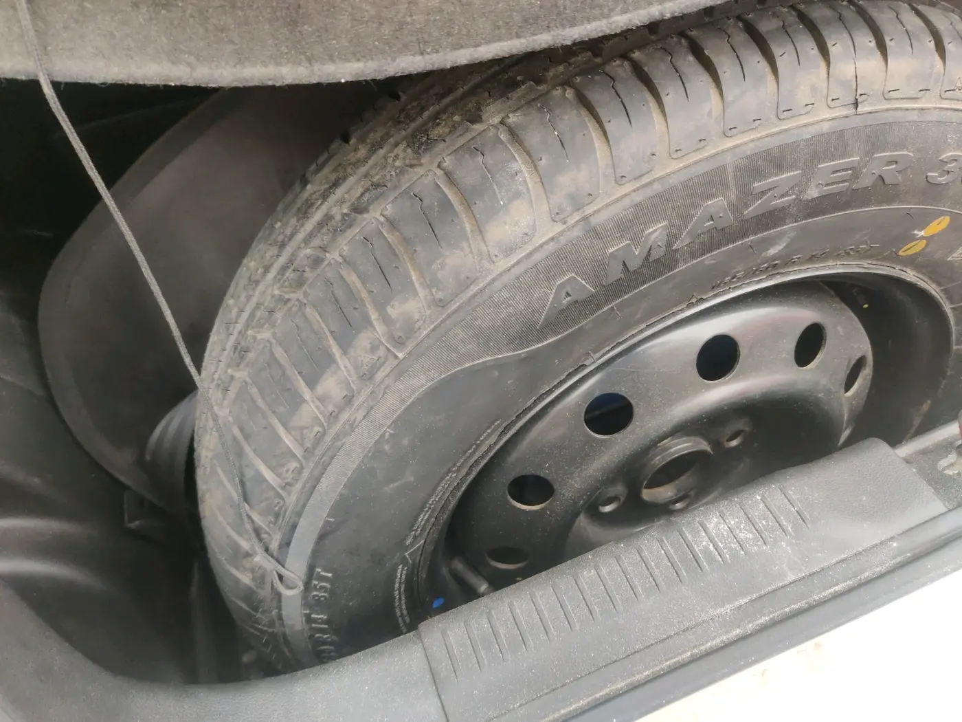 2022 Maruti Swift VXI CNG, CNG, Manual, 56,687 km, tyre