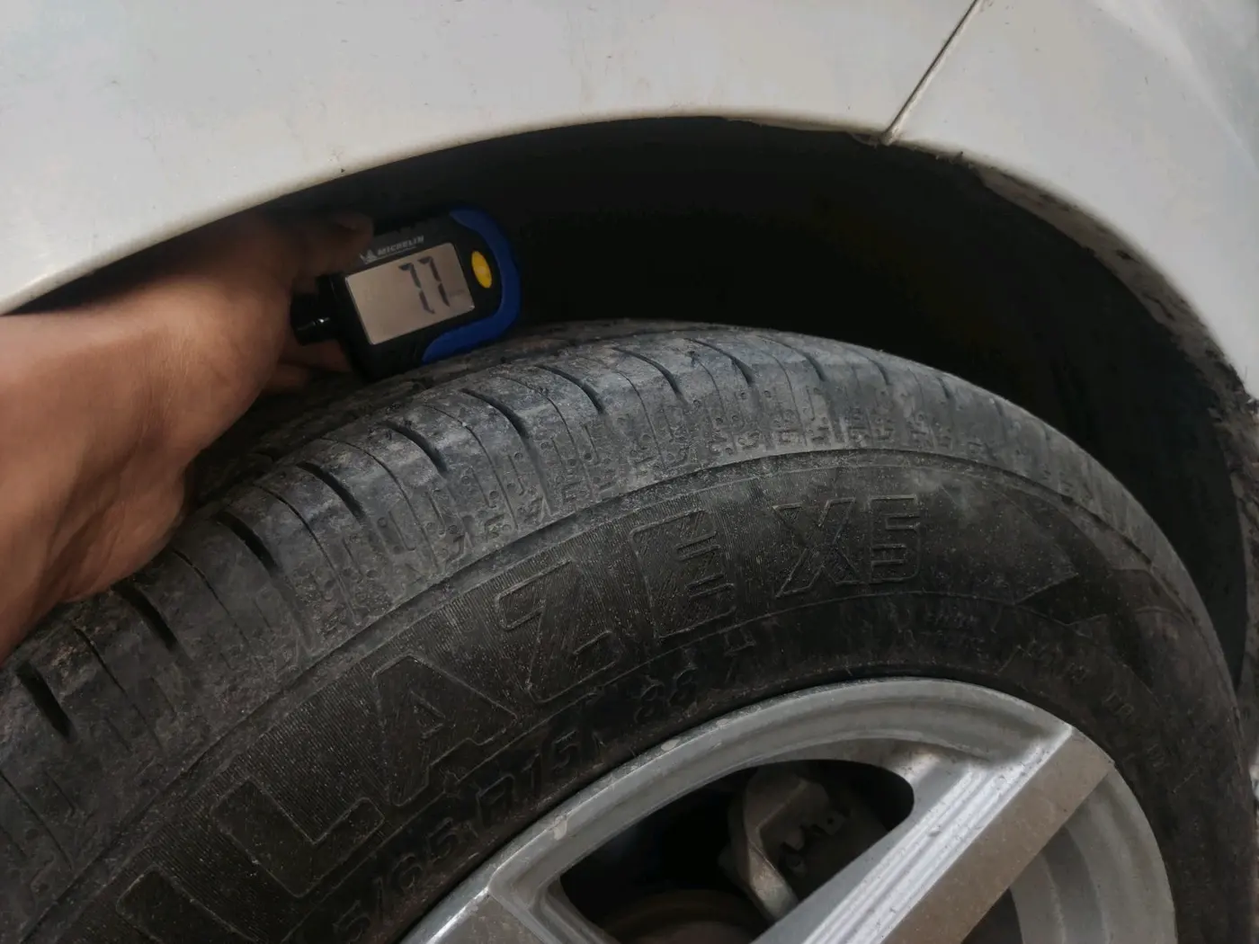 2022 Maruti Swift VXI CNG, CNG, Manual, 56,687 km, tyre