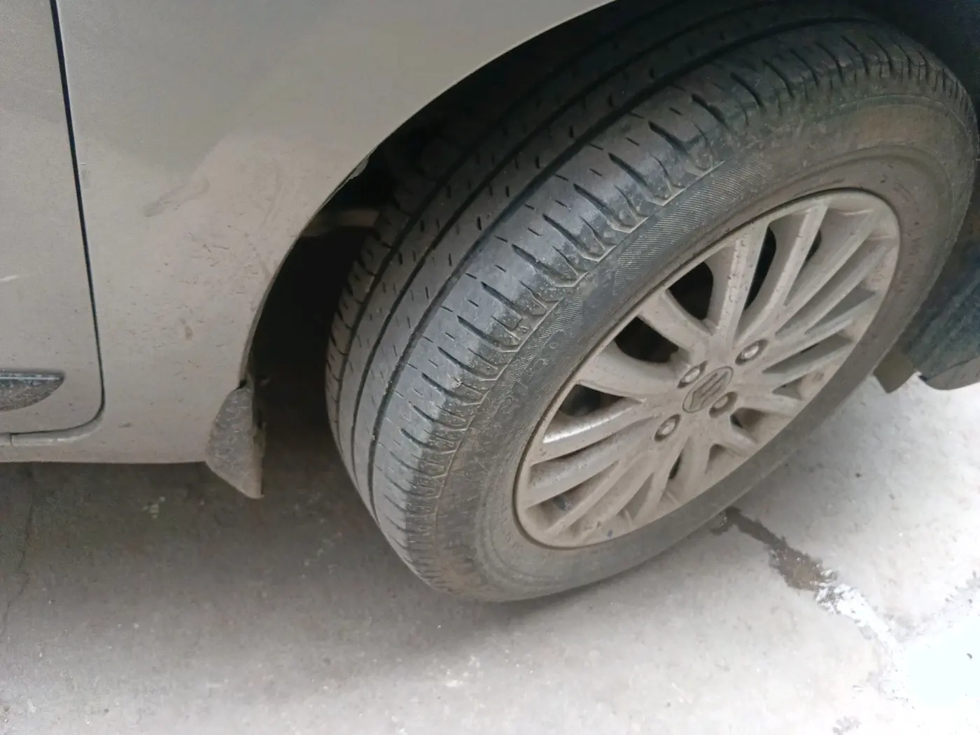 2023 Maruti Dzire ZXI, Petrol, Manual, 19,728 km, tyre
