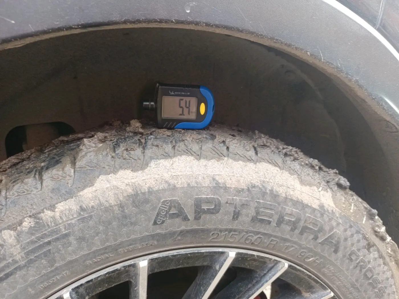 2022 Mahindra XUV300 W6 1.2 PETROL, Petrol, Manual, 35,468 km, tyre