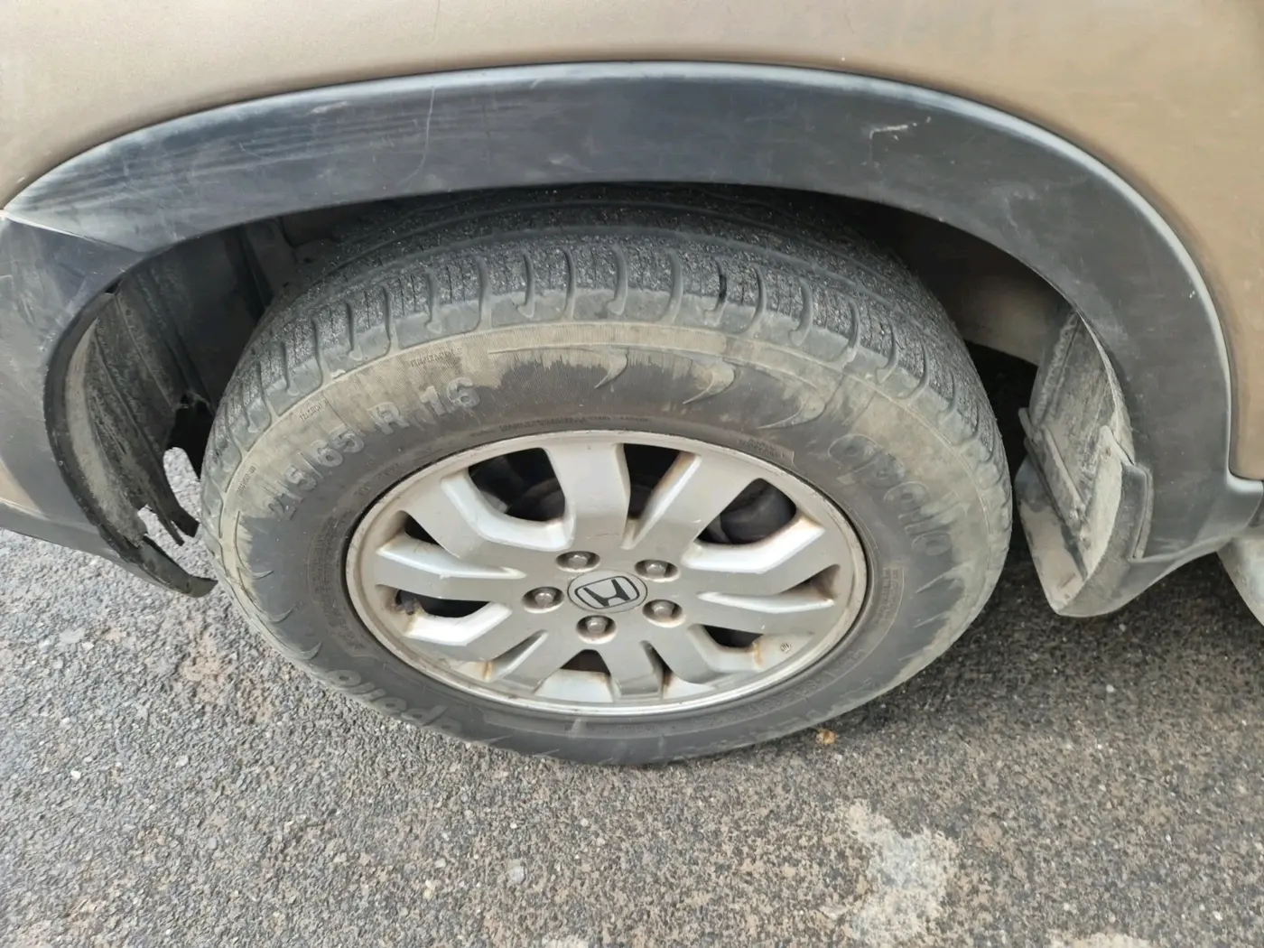 2005 Honda CRV 2.4L 2WD MT, Petrol, Manual, 1,53,671 km, tyre