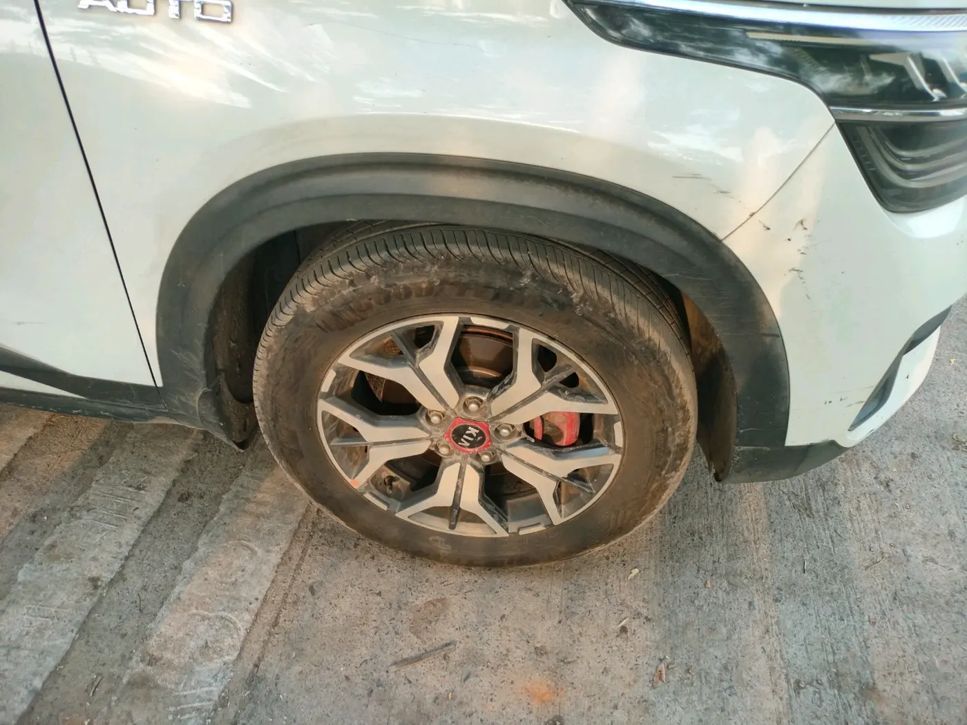 2019 KIA SELTOS GTX PLUS AT 1.5 DIESEL, Diesel, Automatic, 1,16,664 km, tyre