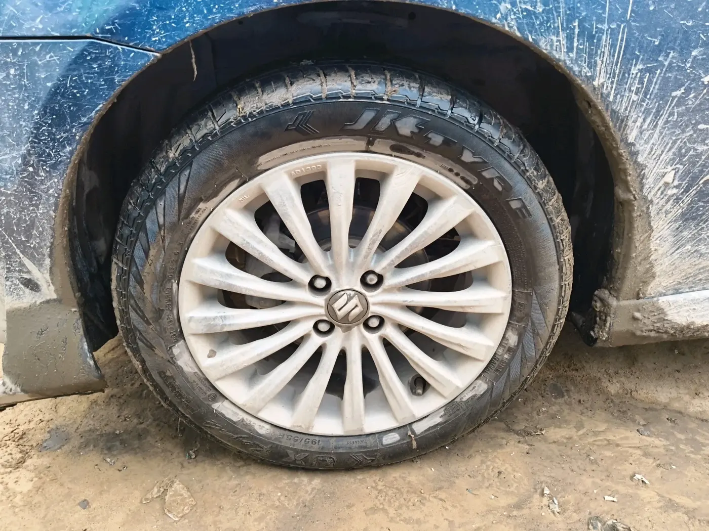 2017 Maruti Ciaz ALPHA  AT 1.4  PETROL, Petrol, Automatic, 1,45,783 km, tyre