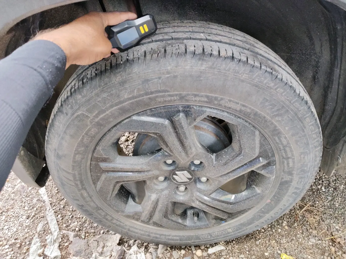 2022 Maruti BREZZA ZXI SMART HYBRID DUAL TONE, Petrol, Manual, 36,401 km, tyre