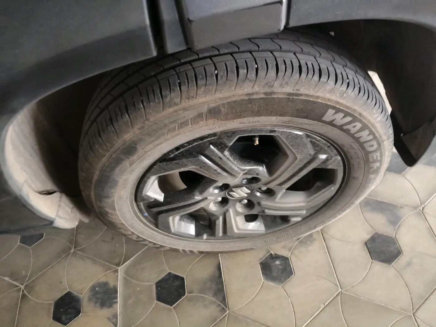 2023 Maruti BREZZA ZXI AT SMART HYBRID, Petrol, Automatic, 19,028 km, tyre