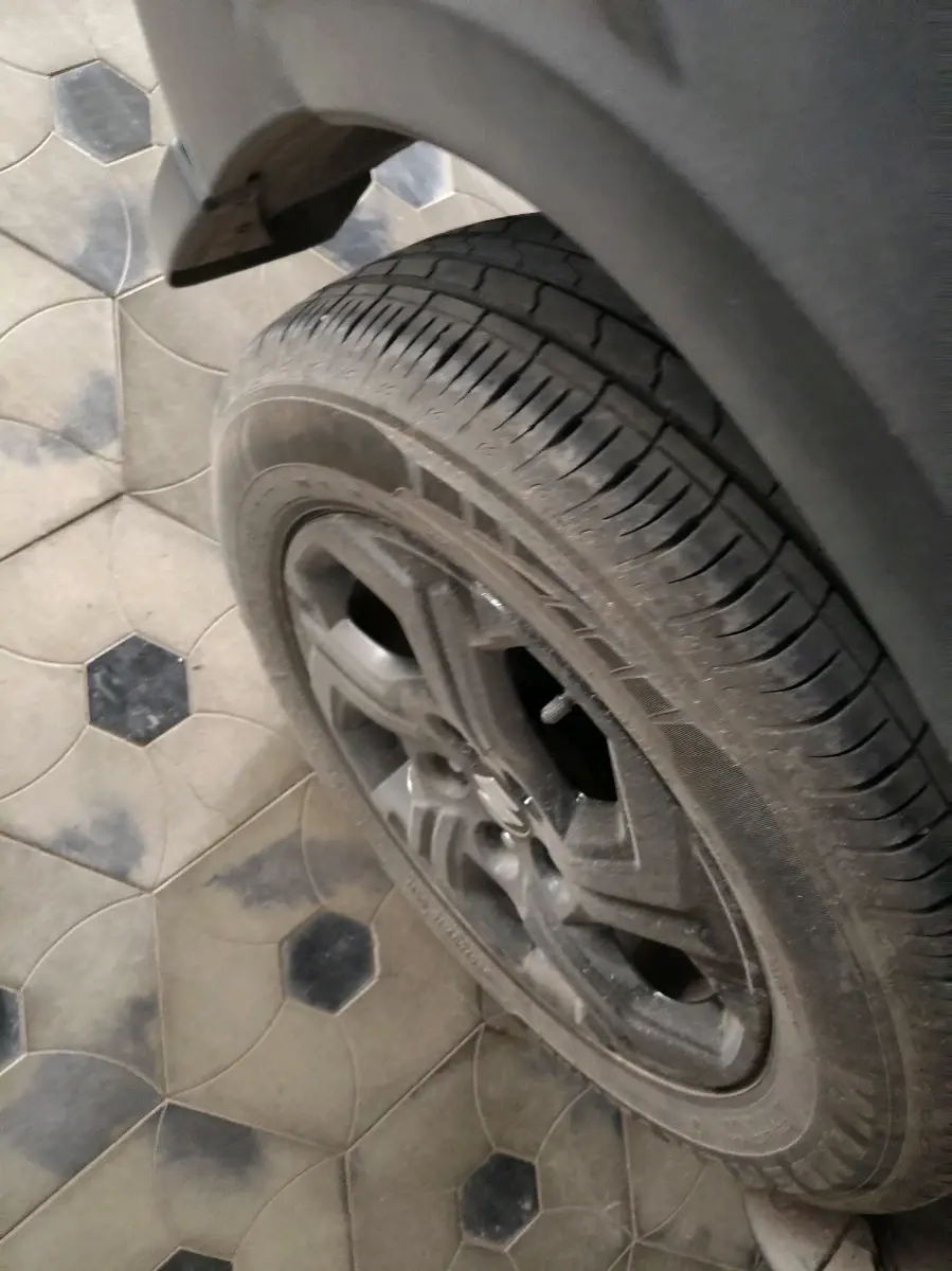 2023 Maruti BREZZA ZXI AT SMART HYBRID, Petrol, Automatic, 19,028 km, tyre