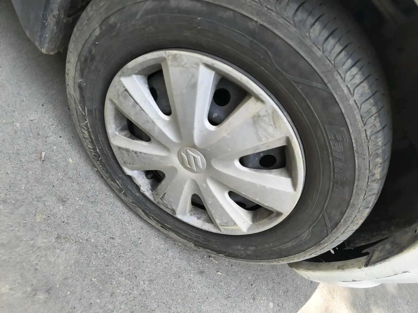 2011 Maruti Swift Dzire VXI, CNG, Manual, 93,026 km, tyre