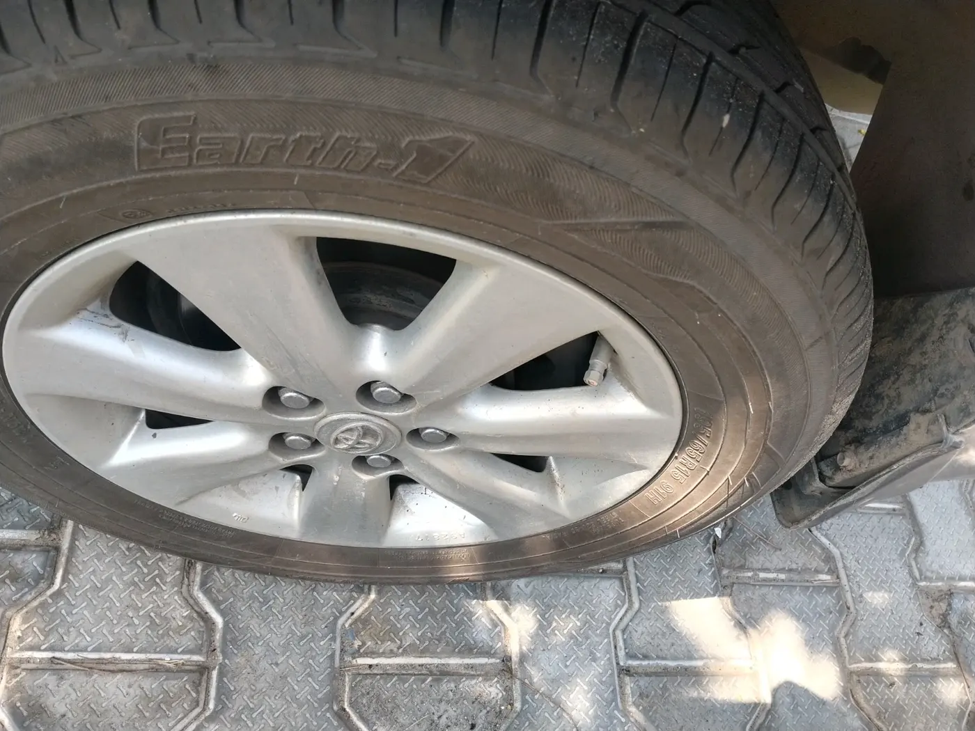 2015 Toyota Corolla Altis G DIESEL, Diesel, Manual, 1,02,601 km, tyre
