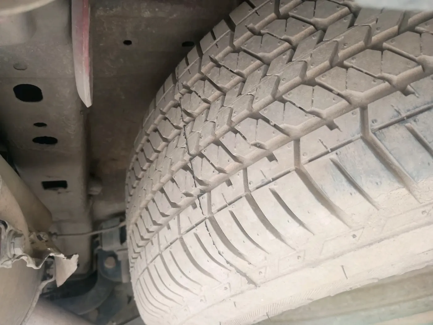 2016 Mahindra XUV500 W10, Diesel, Manual, 1,53,856 km, tyre