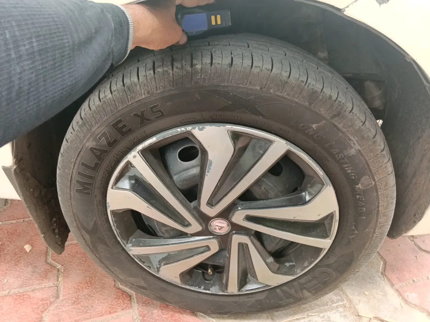 2011 Tata Indica Vista AURA 1.3 QUADRAJET, Diesel, Manual, 73,752 km, tyre