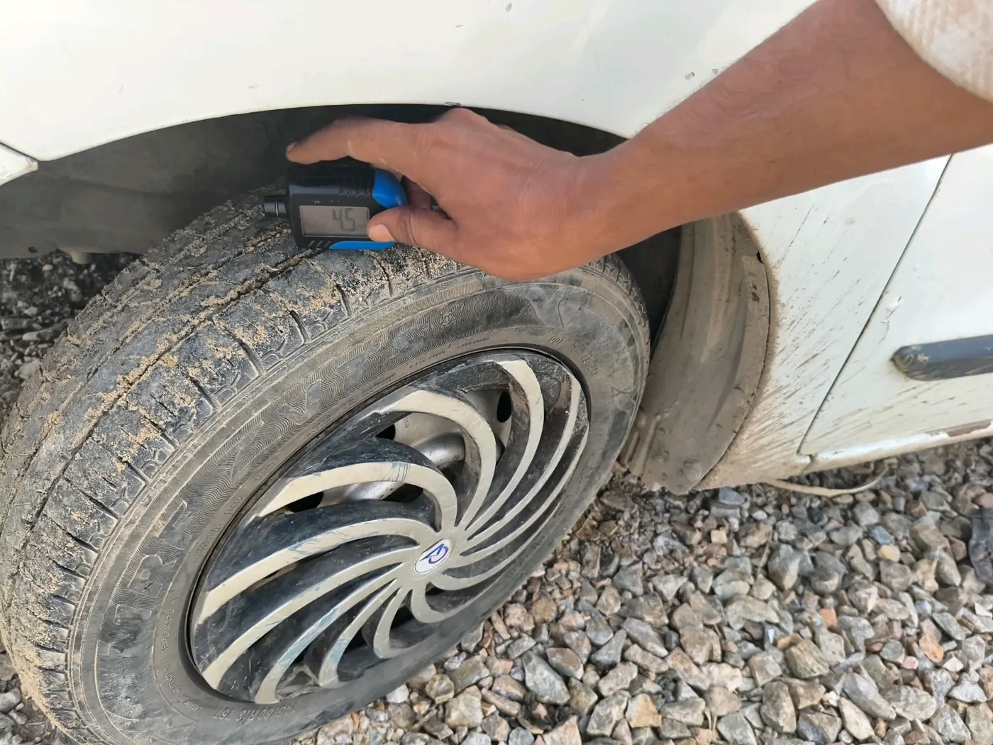 2013 Maruti Wagon R 1.0 LXI, CNG, Manual, 97,768 km, tyre