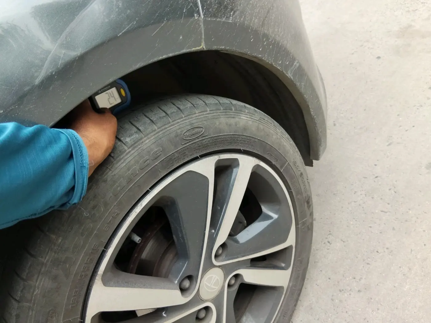 2021 Tata ALTROZ XZ PETROL, Petrol, Manual, 70,705 km, tyre