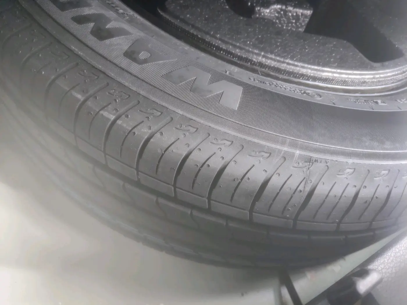 2023 Maruti BREZZA LXI S- CNG, CNG, Manual, 27,822 km, tyre