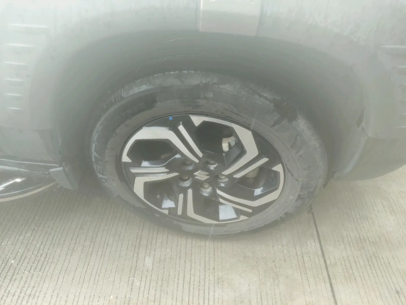 2023 Maruti BREZZA LXI S- CNG, CNG, Manual, 27,822 km, tyre