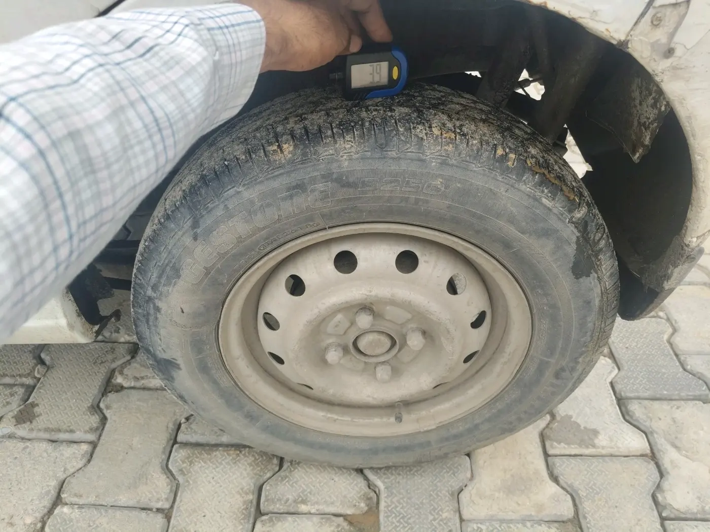 2012 Maruti Wagon R 1.0 LXI CNG, CNG, Manual, 1,97,213 km, tyre
