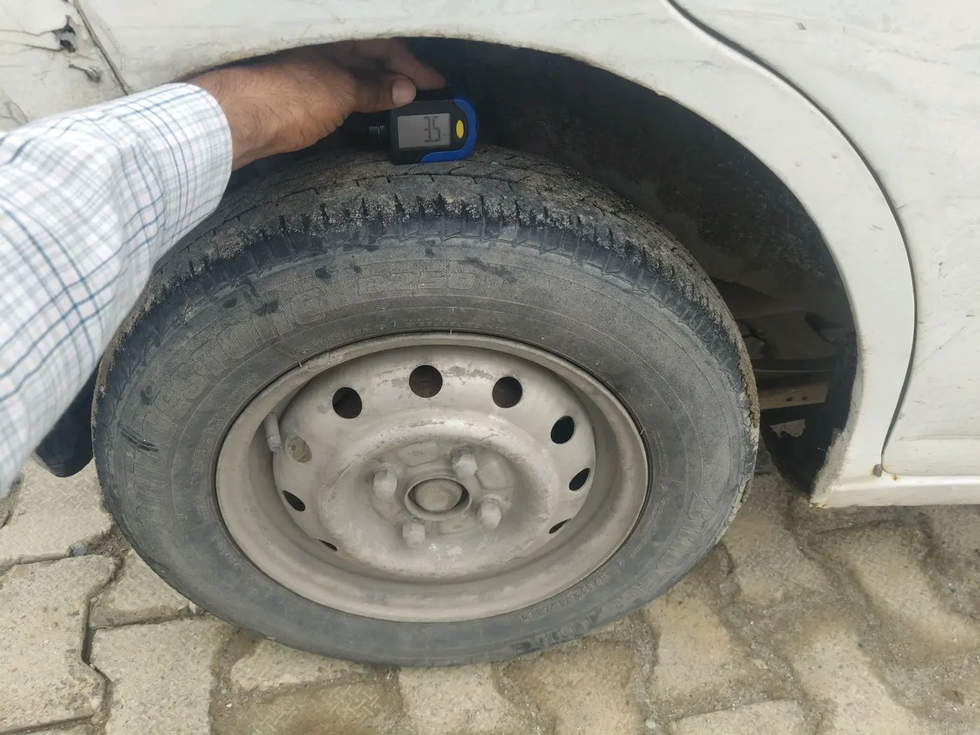 2012 Maruti Wagon R 1.0 LXI CNG, CNG, Manual, 1,97,213 km, tyre
