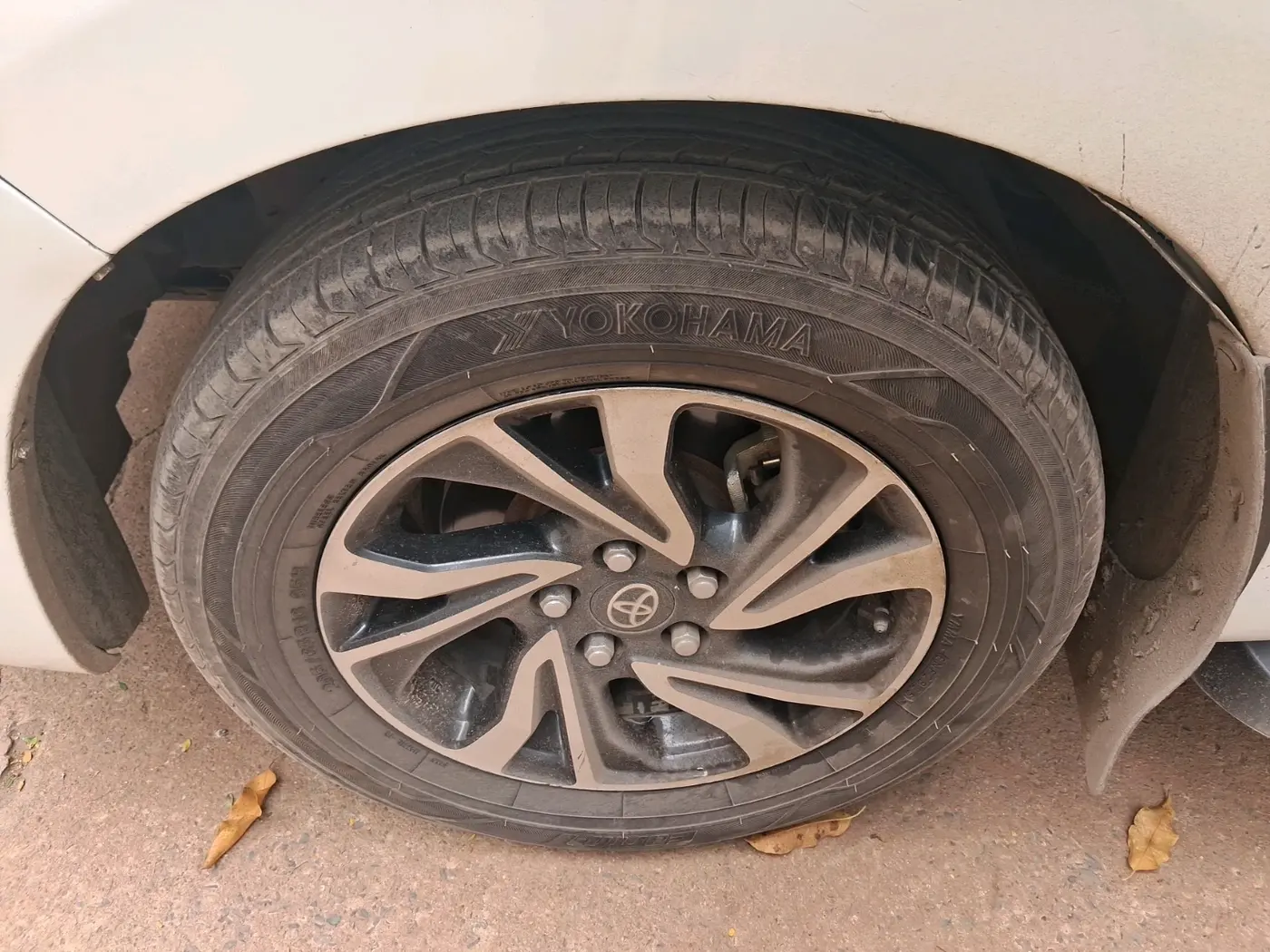 2022 Toyota Innova Crysta 2.4 VX 8 STR, Diesel, Manual, 1,63,873 km, tyre