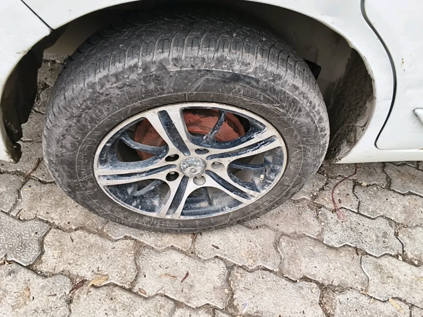 2017 Maruti Ertiga VXI CNG, CNG, Manual, 1,37,510 km, tyre