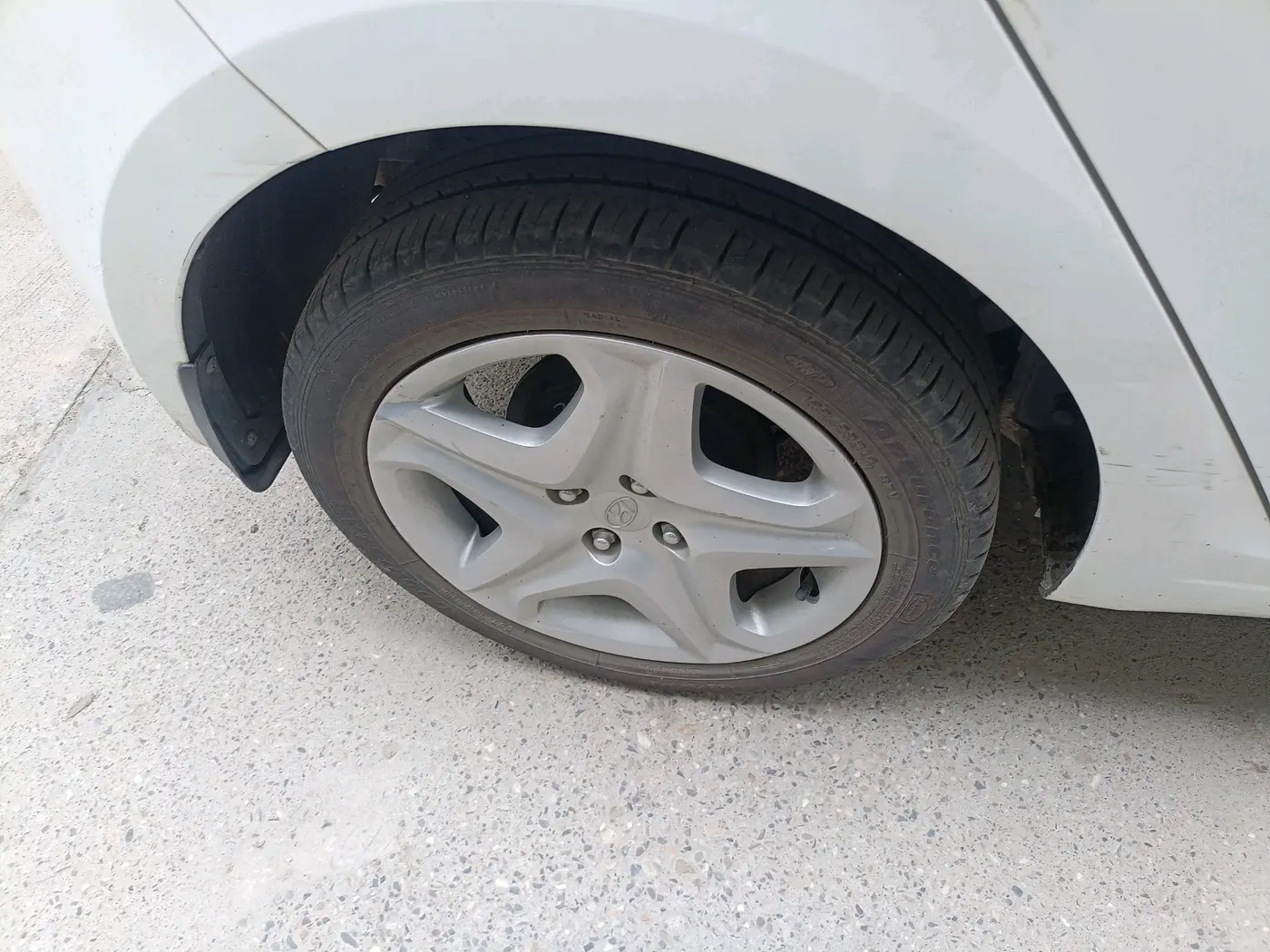 2017 Hyundai Elite i20 ASTA 1.2, Petrol, Manual, 29,980 km, tyre