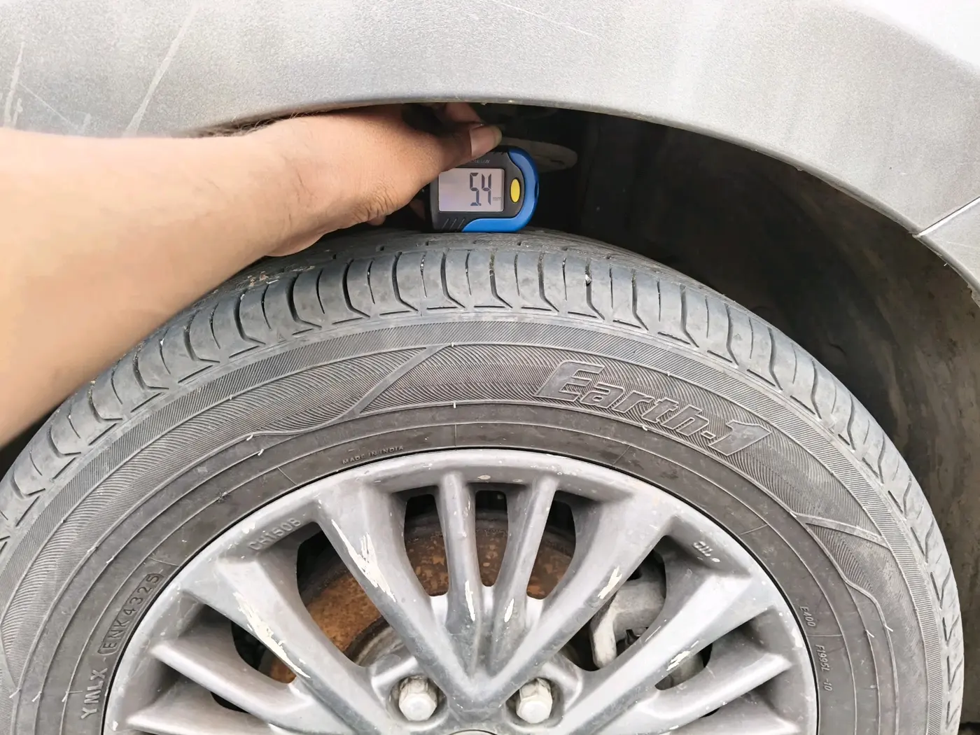 2021 Maruti Ertiga ZXI+ SHVS, CNG, Manual, 97,705 km, tyre