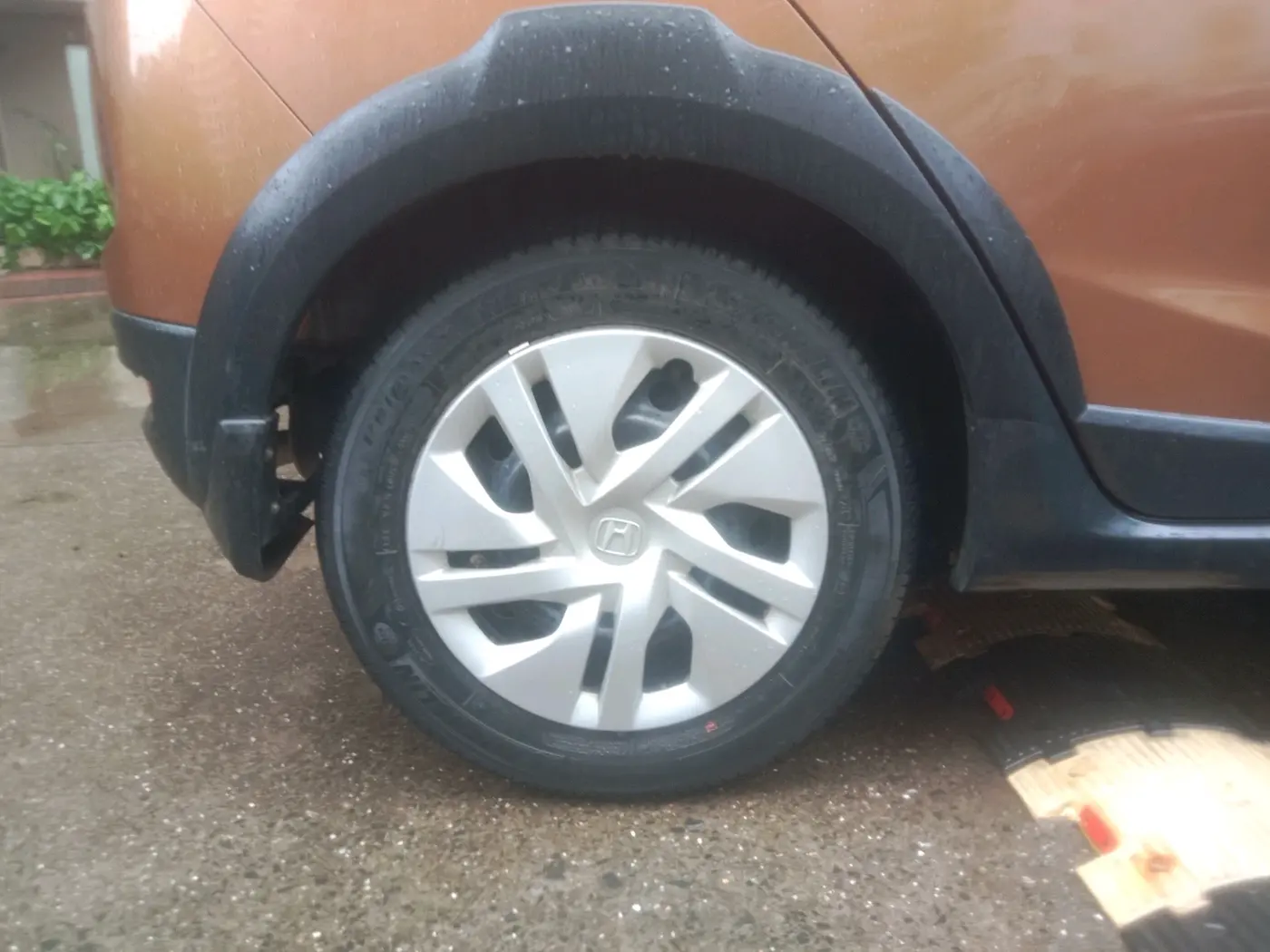 2017 Honda WR-V 1.2L I-VTEC S MT, Petrol, Manual, 33,652 km, tyre