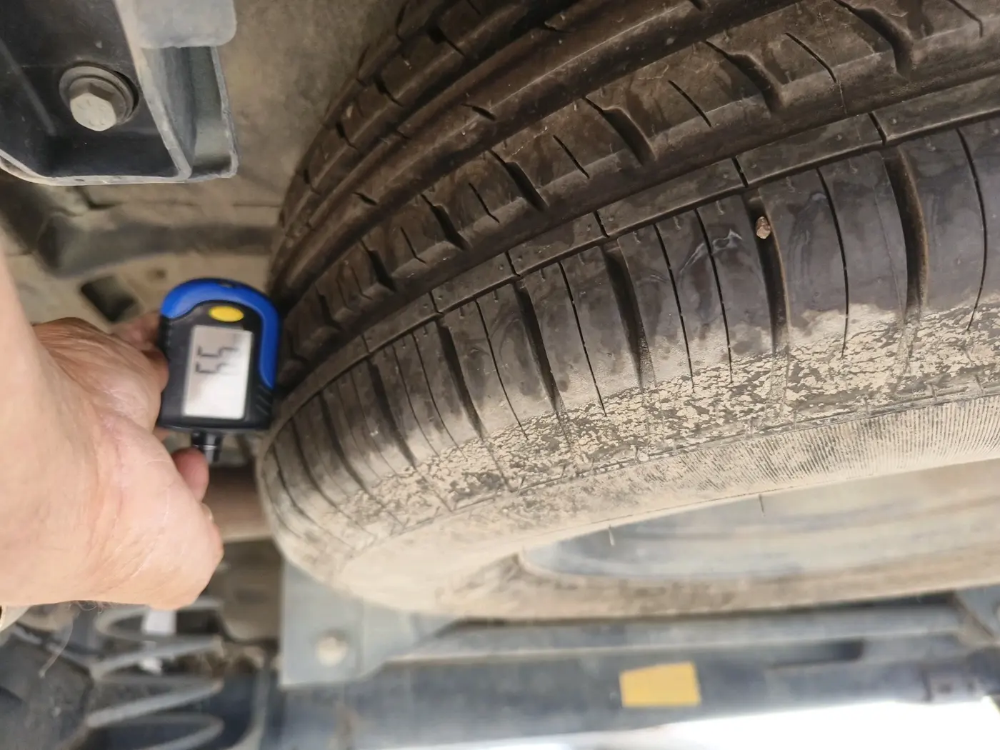 2021 Tata Safari XZA PLUS, Diesel, Automatic, 1,30,601 km, tyre