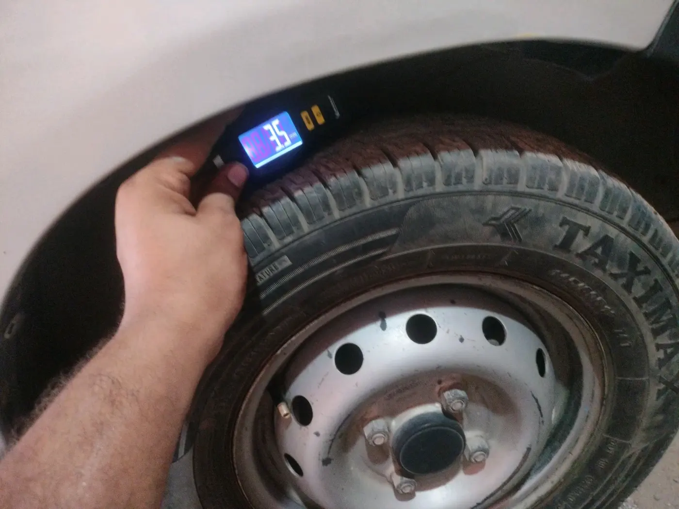 2012 Maruti Alto LXI, CNG, Manual, 82,500 km, tyre