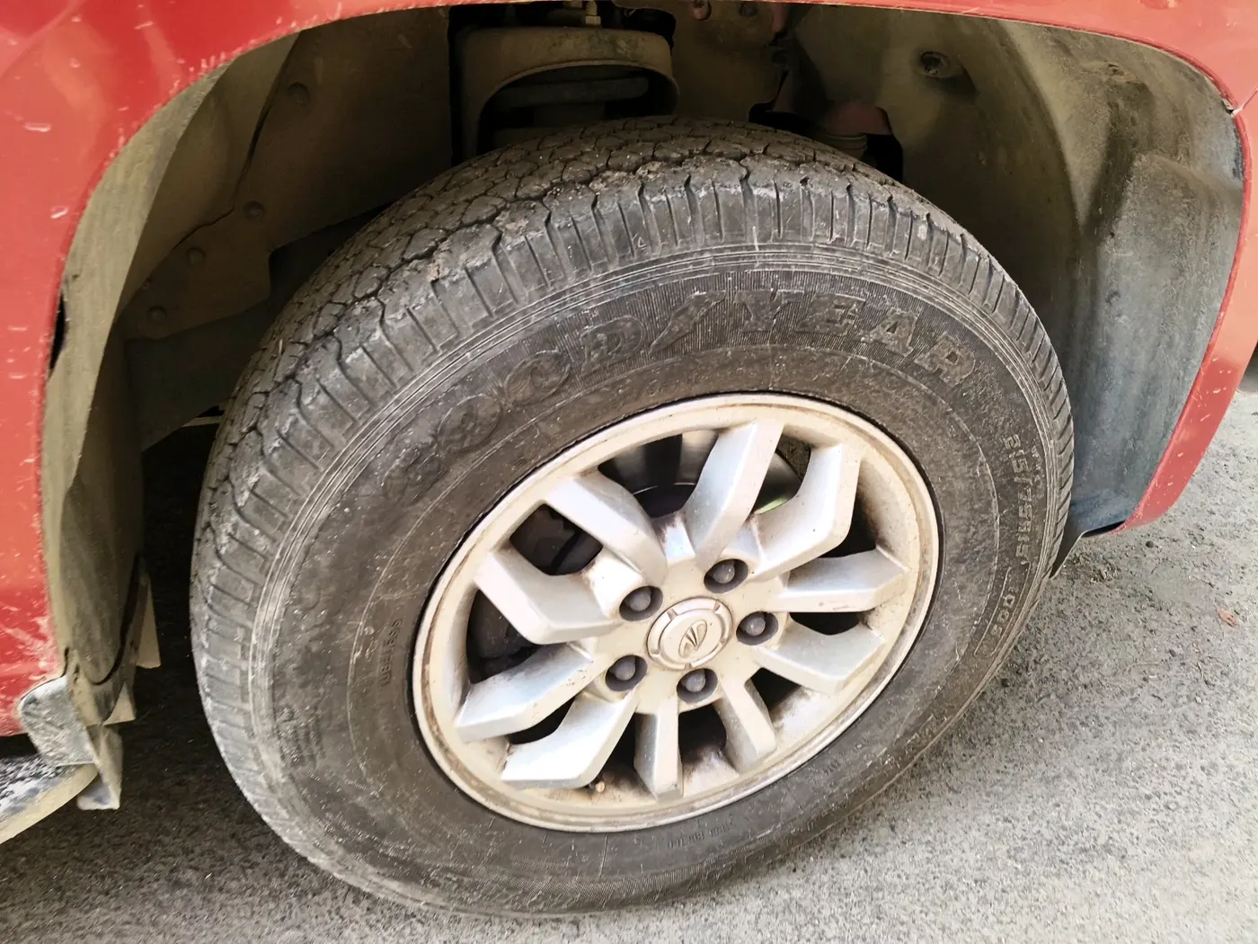 2017 Mahindra TUV300 T8, Diesel, Manual, 47,969 km, tyre